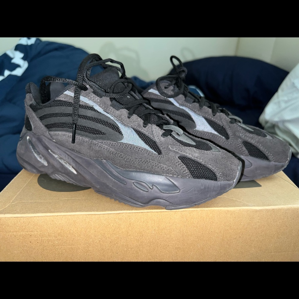 Adidas Yeezy Boost 700 V2